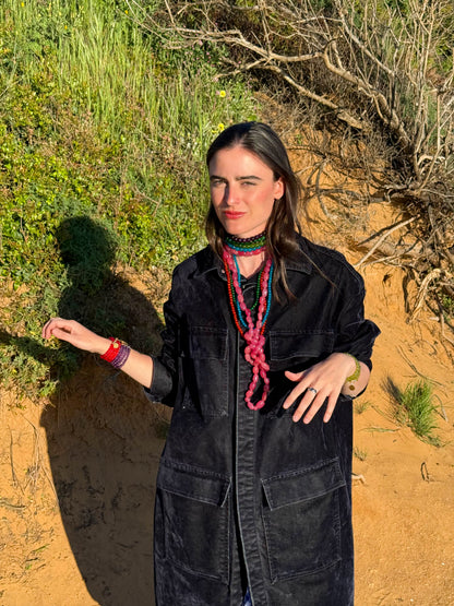 Collar artesanal calcedonia rosa hecho a mano puesto | esdeinés