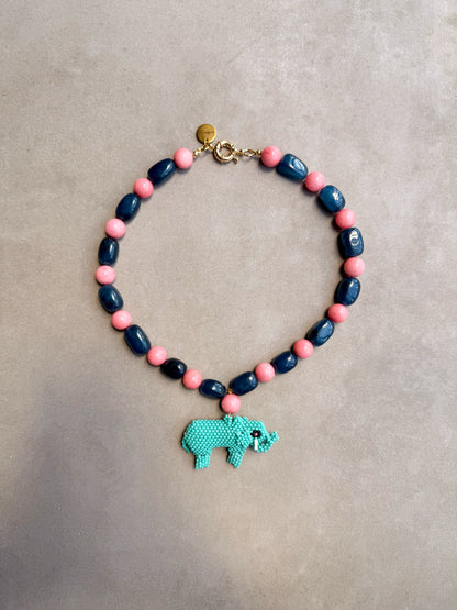 Collar Elefante artesanal vista frontal hecho a mano | esdeinés