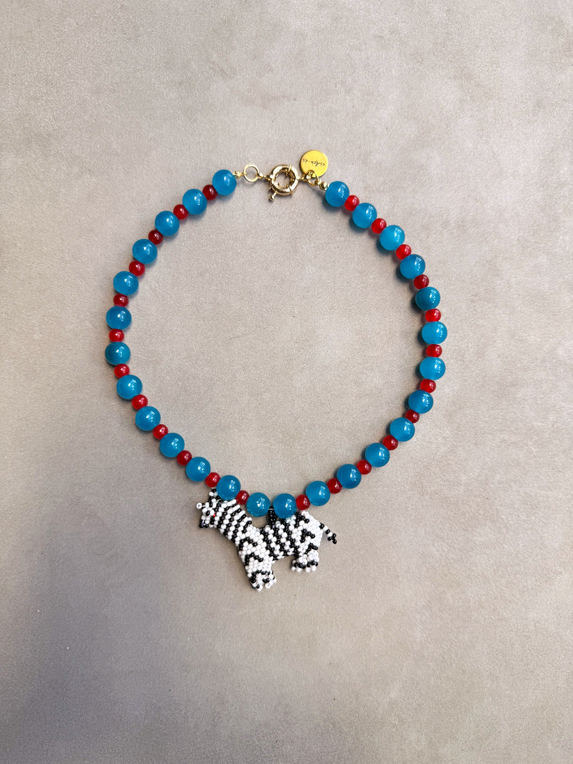 Collar Zebra cristal artesanal hecho a mano España, producto frontal | esdeinés