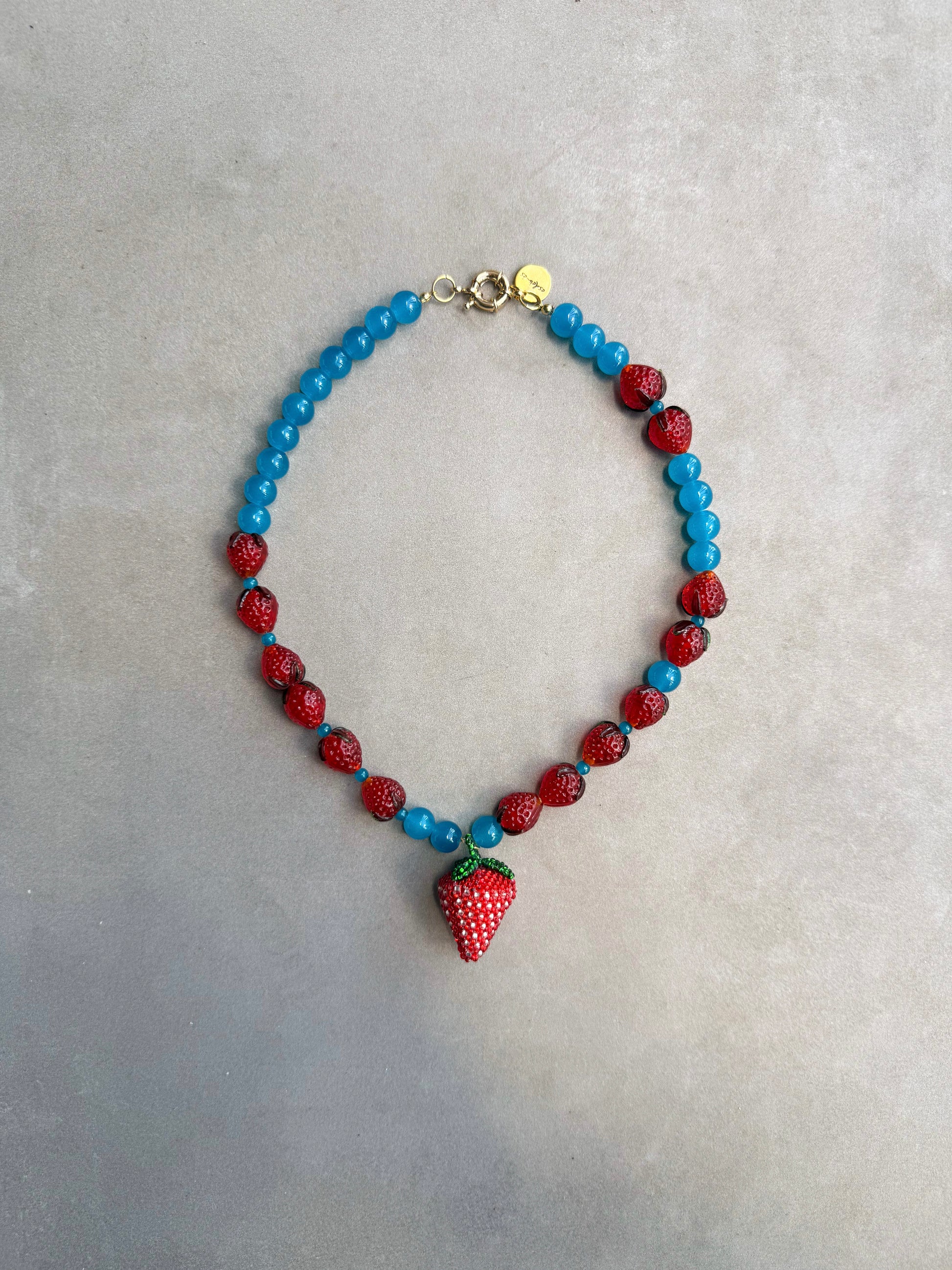Collar Fresa de cristal soplado artesanal hecho a mano — producto frontal | esdeinés
