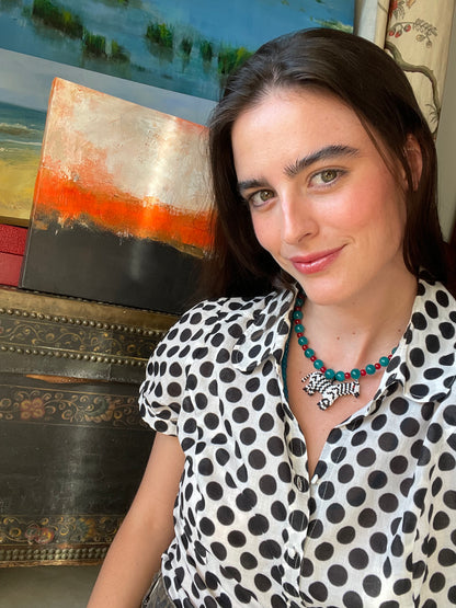 Collar Zebra cristal artesanal hecho a mano España — detalle 3 | esdeinés