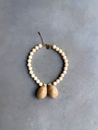 Collar Twin Cauri concha natural gigante artesanal reverso| esdeinés