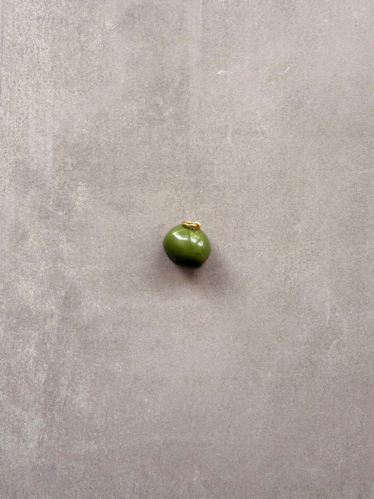 Charm aceituna artesanal de porcelana fría pintada a mano | esdeinés