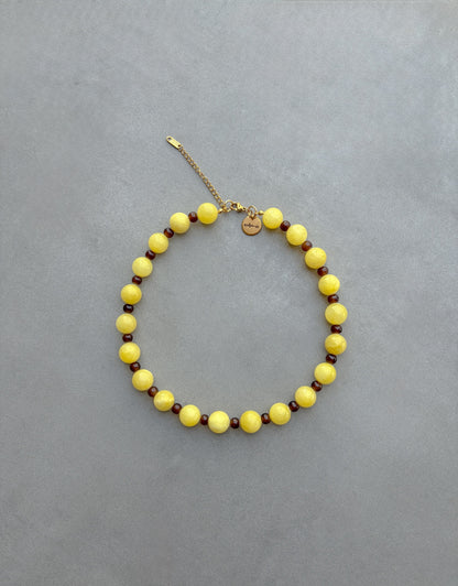 Collar Bicolor Mantequilla de piedra natural amarilla y cristal marrón, vista frontal | esdeinés