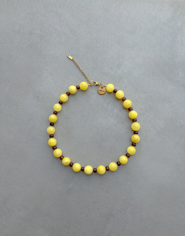 Collar Bicolor Mantequilla de piedra natural amarilla y cristal marrón, vista frontal | esdeinés