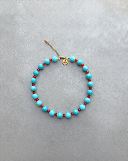 Collar Bicolor Turquesa de jade turquesa y cristal rojo, vista frontal | esdeinés