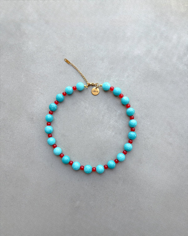 Collar Bicolor Turquesa de jade turquesa y cristal rojo, vista frontal | esdeinés