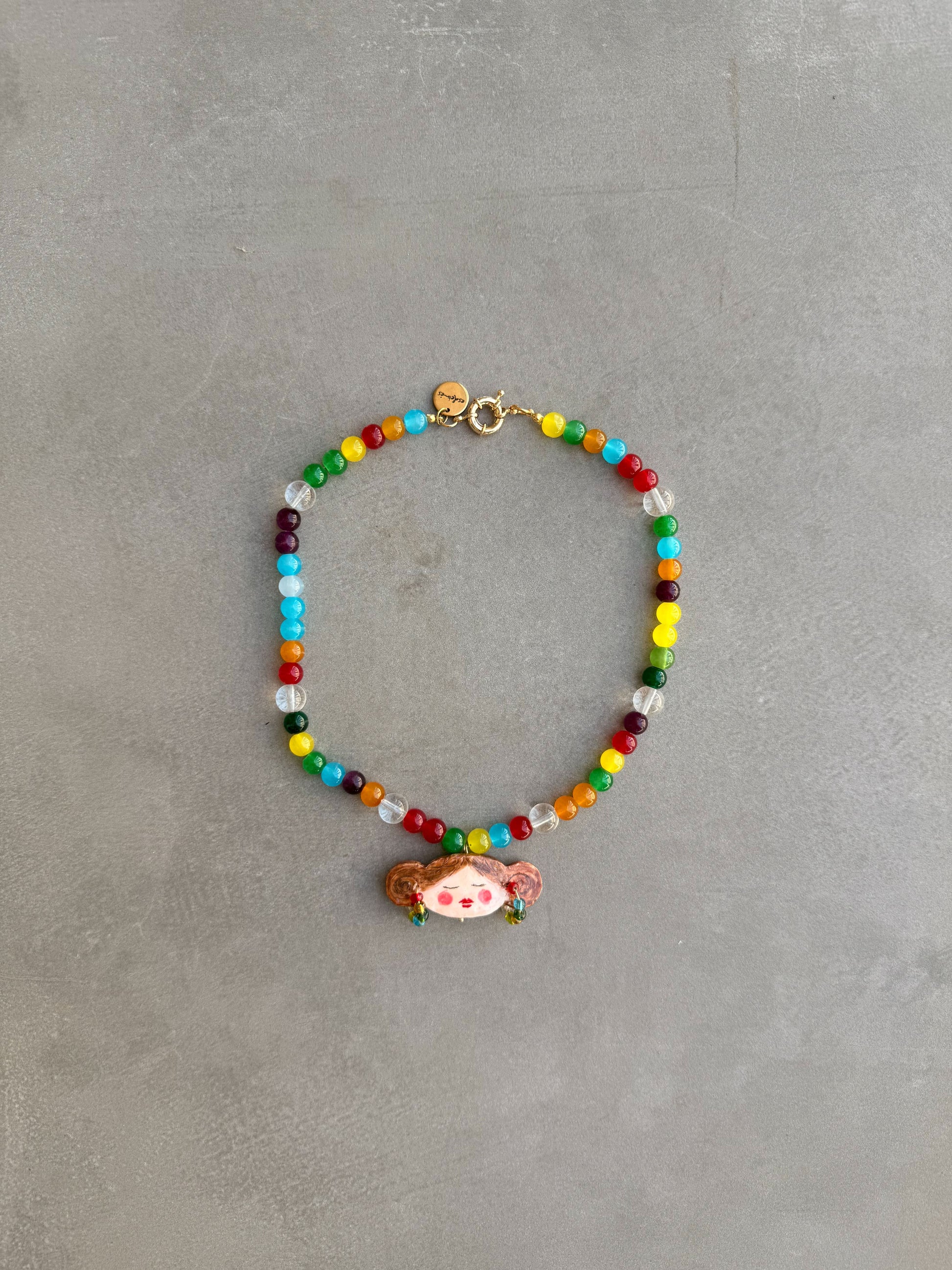 Collar Carita porcelana pintada a mano artesanal — Frontal | esdeinés
