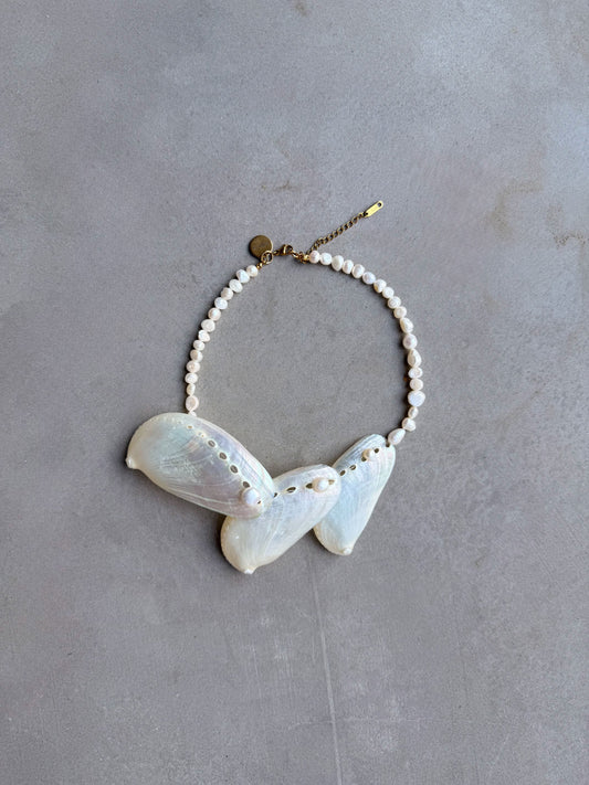 Collar Ostras conchas naturales y perlas artesanal frontal| esdeinés