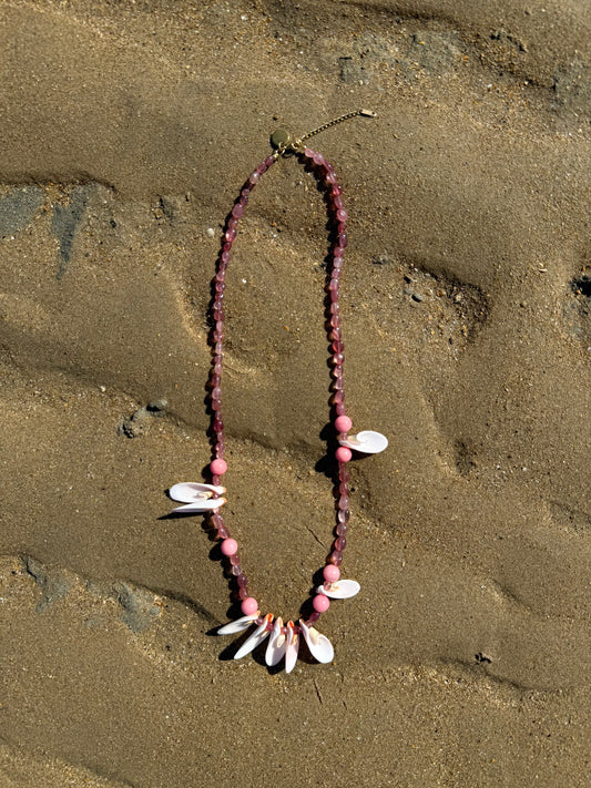 Collar Largo Concha Espiral vista completa hecho a mano | esdeinés