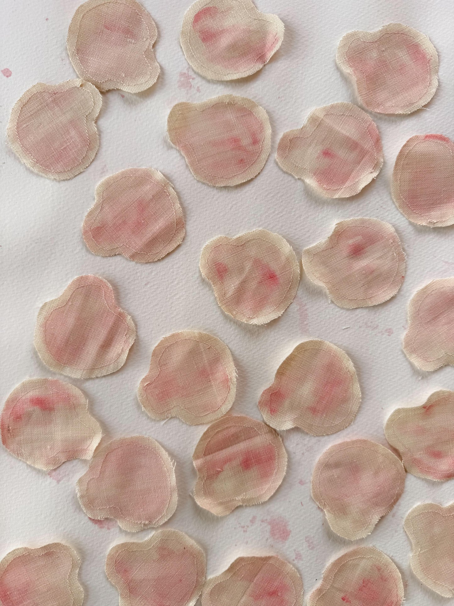 Detalle de los pétalos de lino del Casquete de Palma Flor | esdeinés