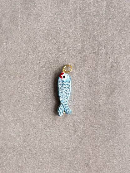 Charm sardina artesanal de porcelana pintada a mano | esdeinés