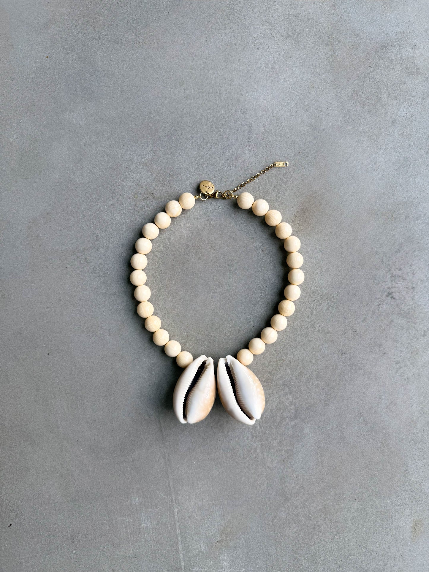 Collar Twin Cauri concha natural gigante artesanal frontal | esdeinés