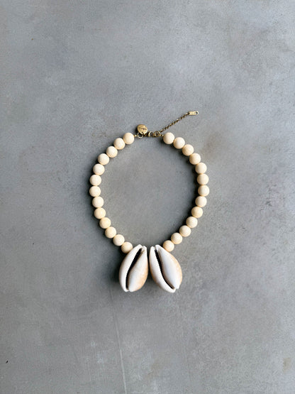 Collar Twin Cauri concha natural gigante artesanal frontal | esdeinés