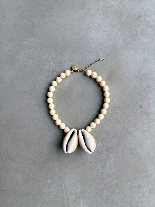 Collar Twin Cauri concha natural gigante artesanal frontal | esdeinés